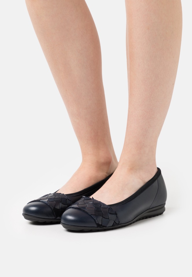 Wedges Black Gabor
